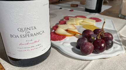 Simple wine tasting (weekends)